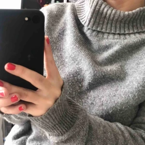  - Stickad polo från brandy Melville