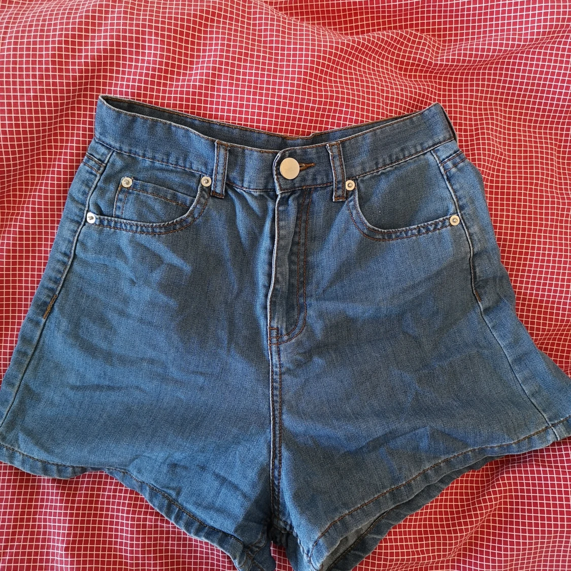 Högmidjade kortbyxor