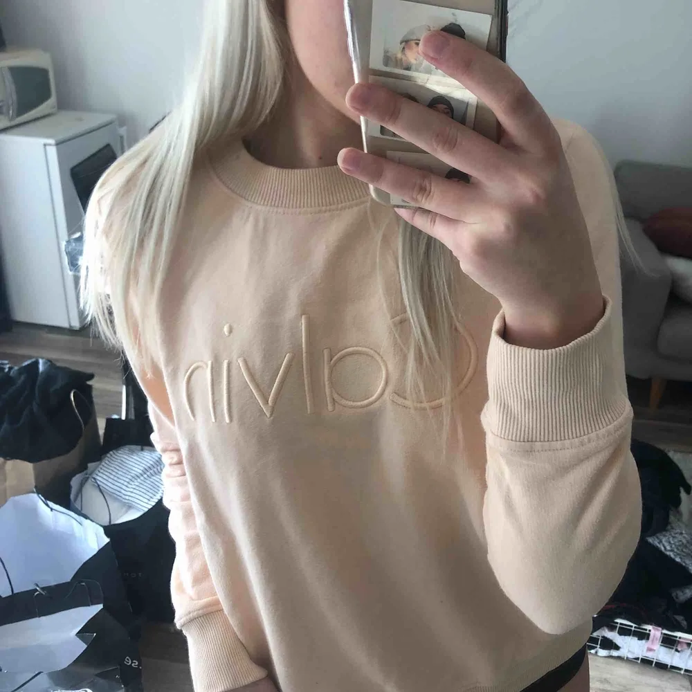 Calvin Klein tröja i perfekt skick! Kommer tyvärr inte till användning🌹50 kr frakt. Hoodies.