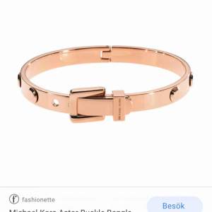 Michael Kors buckle bracelet i rose 
