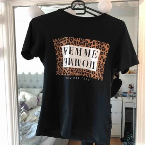  - Fin t-shirt från ginatricot i storlek xxs (passar xs och s). Knappt använd, 50 kr + frakt