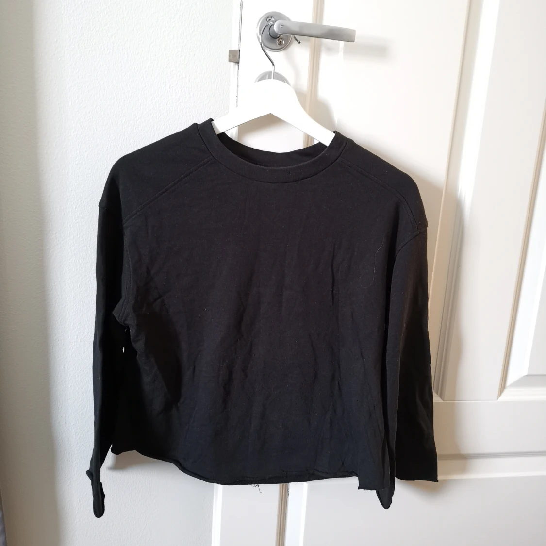 Svart tröja med 3/4 ärm