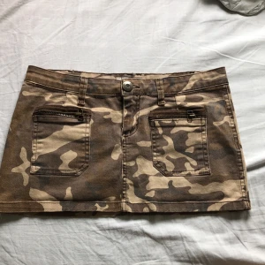 Minikjol  - Äkta y2k trashy minikjol. Superkort o supernajs 