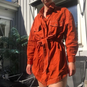 Klänning - Snygg klänning från missguided. Aldrig använd. Inga fläckar eller fel. Köparen står för frakt