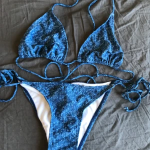 Enkel snygg bikini oanvänd  - Toppen är strl small och även trosorna är i strl medium 