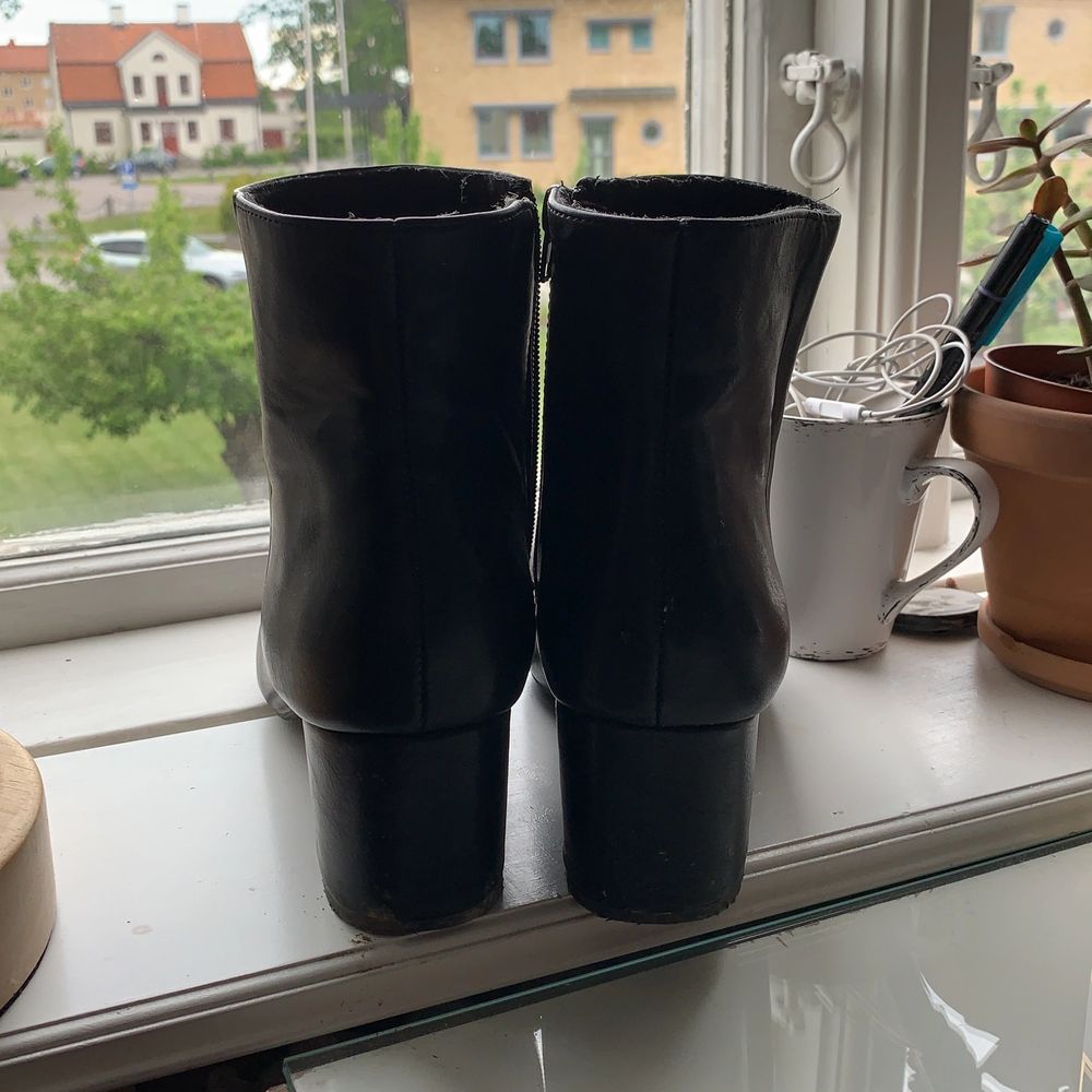 Ett par ”pointy boots” från Anna Field! Inköpta för ca 400kr. Använda i ca 1 år men fortfarande helt oskadda. (Frakt medräknat i priset) . Skor.