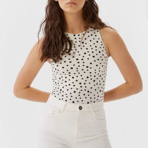 Prickig body - Prickig body i storlek 36. Helt oanvänd är storlek 38 men väldigt liten i storleken 