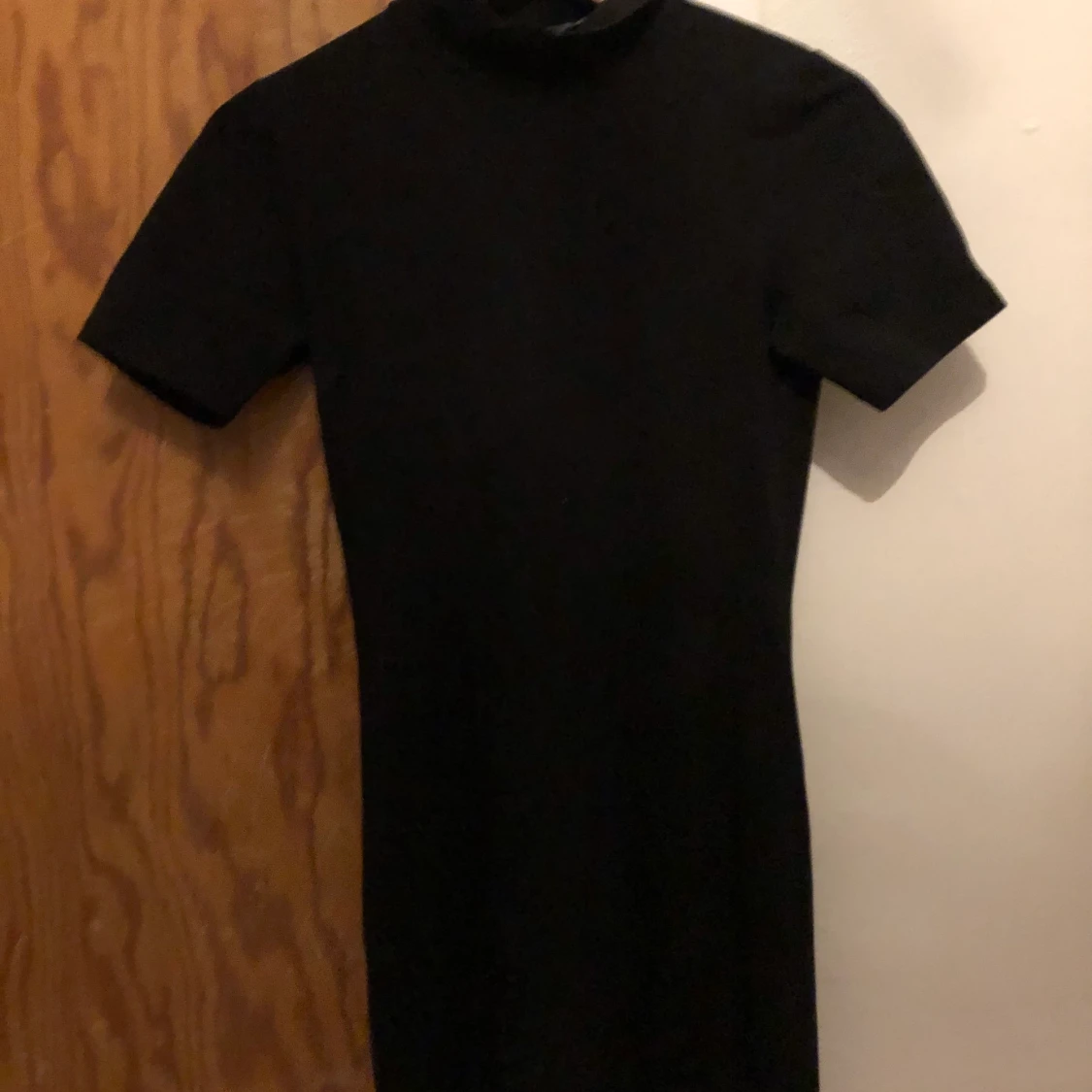 Tight svart klänning hickap - 91