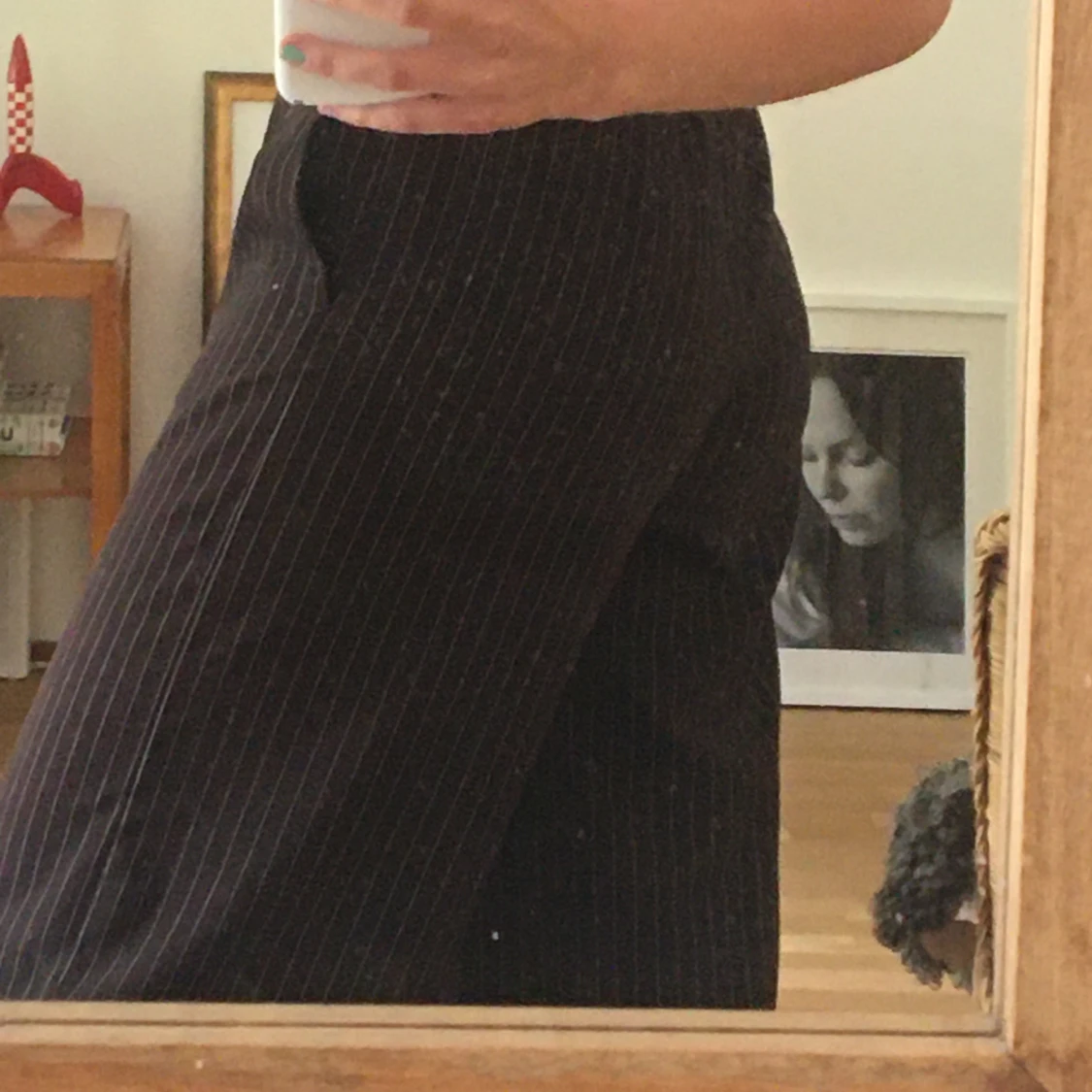 Korta svarta kostymbyxor från Monki - 90