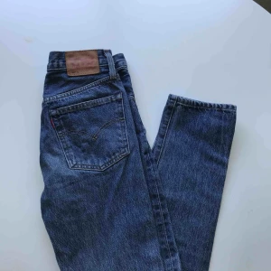  - Supersnygga Levis 501 S. Stl 24/30. Toppskick! 