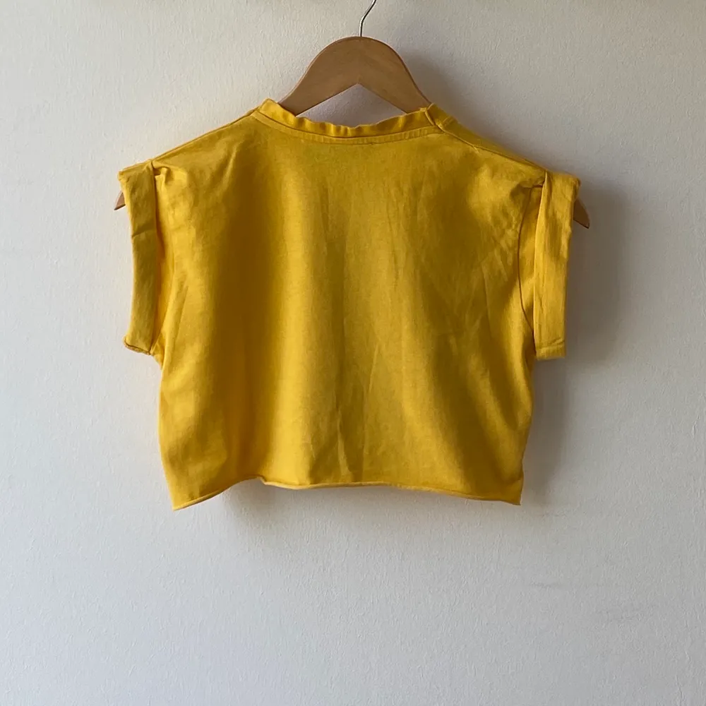 Topshop petite yellow cropped Tee-shirt. Rolled up sleeves. Size 38. Perfect condition, never worn.. T-shirts.