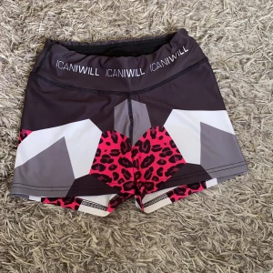 shorts från ICANIWILL - Shorts från icaniwill i storlek S. Använda endast ett fåtal gånger!