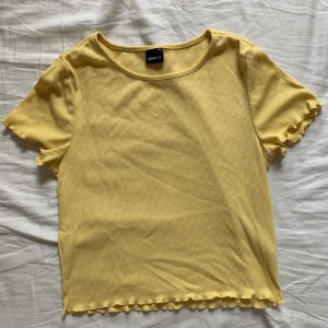 Söt härlig gul topp  🐥 - Söt topp, stl S.