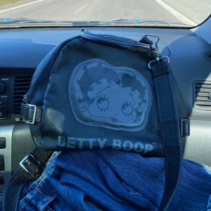 Betty boop väska  - Funderar på att sälja denna Supersöta väska, buda💖💖💖