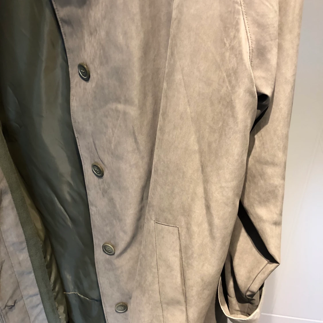 Trenchcoat i fakemokka - 91