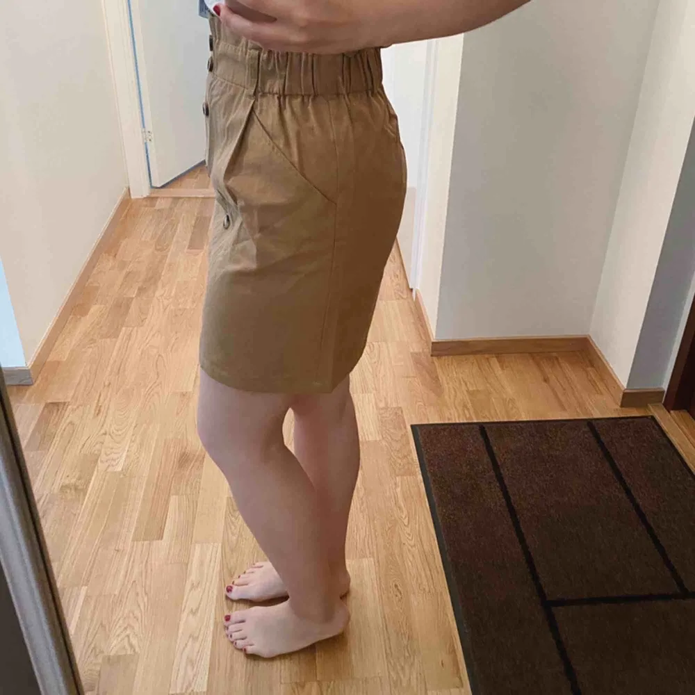 Oanvänd kjol som är perfekt för sommaren! . Kjolar.