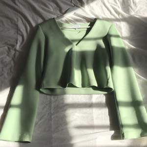 Jättefin grön tröja från weekday, aldrig använd💕 köparen står för frakten