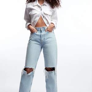 Jag säljer mina jätte snygga jeans från Gina då jag inte kommer att använda de. De är i stl 34 men jag har klippt av de lite då jag är 160. 