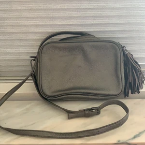 Mango väska  - Använd väska och detaljerna syns på bilden 😊