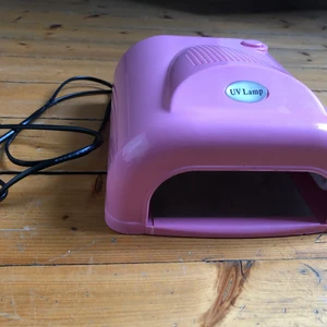 Uv lampa - Uv lampa till nagelfix bra skick minns inte vart jag köpte den men är något år gammal har inte används mer än någon gång 