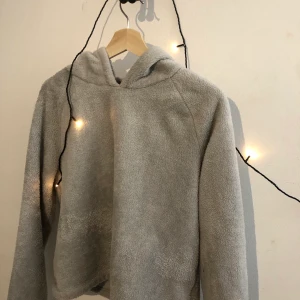 Mysig sov tröja av Gina trico - Oanvänd mysig grå töja använd 1gång inga skråmor eller slitningar