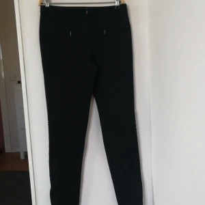 Mango pants - Mango pants/leggings in black. Size 36.low waist. 92cm long from hips 