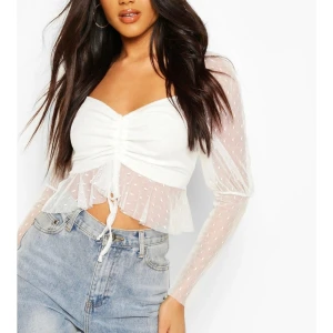 Tie front mesh top - Storlek UK12 så 40 i svenska storlekar✨ Säljer då jag inte fått använding för den. Aldrig använd och lapp sitter kvar. 100 kr + frakt!