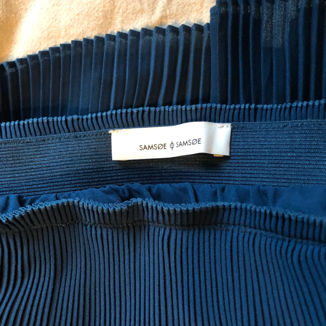 Blå plisserad kjol från Samsøe Samsøe  - 90