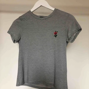  - Blå & vit randig. Endast använd ett fåtal gånger.