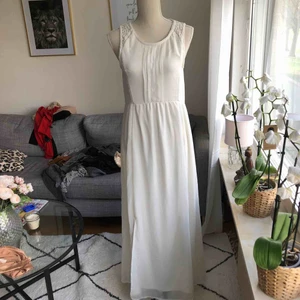  - Använd 1 gång på dop vit klänning med slitz 