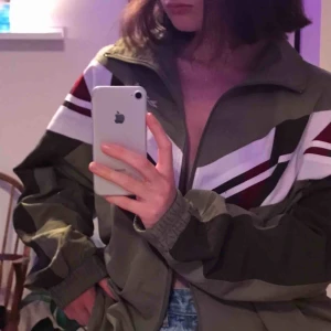  - Skitball tunn jacka från Humana, tagg kvar! 💚passar alla mellan S-L💚 