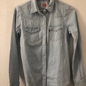 Levis - Levis shirt vintage style, size XS but fit good also to an S. 