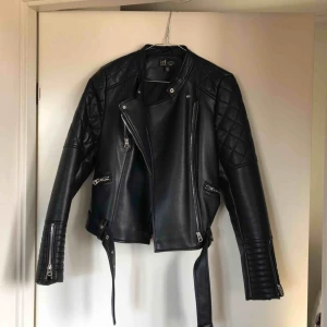  - Jacka från Zara knappt använd, storlek M passar även S