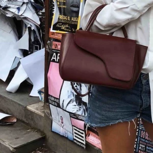  - Supersnygg väska ifrån ATP atelier. Köpt för ett år sedan, fint skick! Nypris 4000:- mitt pris: 2000:- (dustbag medföljer) 💖💖 (pris kan diskuteras vid snabb affär, buda gärna)