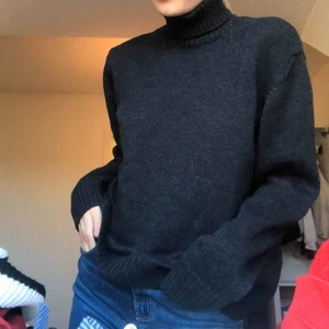  - Svart polotröja från replay.