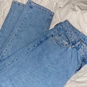 JEANS - Jeans från zara använda 2 gånger. Tyvärr för små för mig men jättefina. 