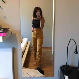  - Ett par snygga och somriga jeans från only , använt sällan och i bra skick ! 