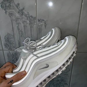 Nike Air Max 97  - Knappt använda Nike skor, säljer de för de är synd att de inte kommer till användning! 