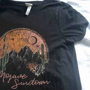  - snygg t-shirt från hm i skönt material