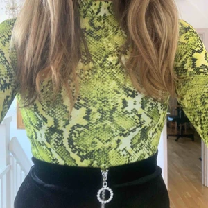  - Svinsnygg body från madlady. Tyvärr för liten för mig. Pris inklusive frakt.