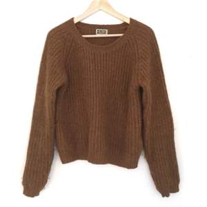 Lu knit sweater from Weekday. 70% acrylic 18% alpaca 12% wool