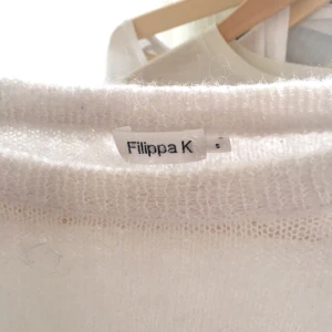  - "Light mohair rib pullover" från Filippa K i nyskick. Säljes för att det var en gåva som inte riktigt var min stil. Nypris ca 1300kr så skynda fynda! Möts i Stockholm eller skickar på posten. 