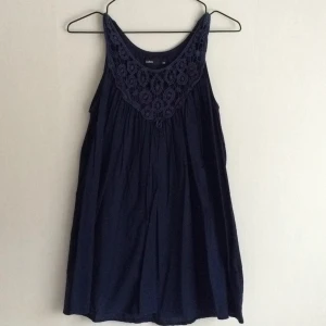  - Mörkblå tunika/kort klänning från Cubus