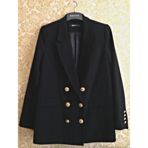  - Oversized blazer från Ginatricot. Använd få gånger. 