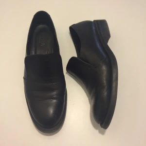  - Säljer mina favoritskor i äkta skinn från WERA pga. fel storlek. Knappt använda, mycket fint skick. Har swish. 