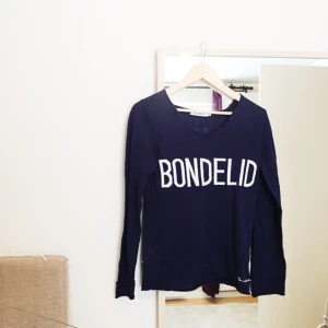  - Tröja från Bondelid, sparsamt använd. Mjukt material och passar till det mesta! Frakt tillkommer