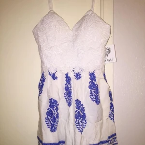  - Säljer den här fina playsuit som är oanvänd. Lapp sitter kvar. 
