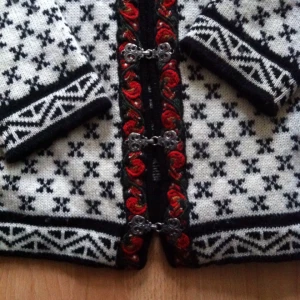  - ❤️Absolut finaste lusekoftan du kan finna!❤️

• Storlek: Large
• Märke: SKJAEVELAND of NORWAY
• Material: 100% ull 
• Skick: Använd & älskad, fint skick
• Övrigt: Inga skavanker, endast lite ludd 
• Frakt: FRAKTFRITT