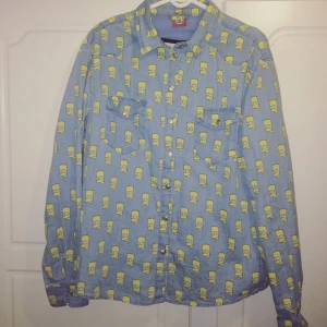  - Skjorta köpt i London 
Väldigt oversize 
