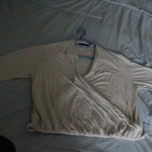  - Tröja ifrån Åhléns, storlek m men passar säkert någon med s också. Använd fåtal gånger 🙈